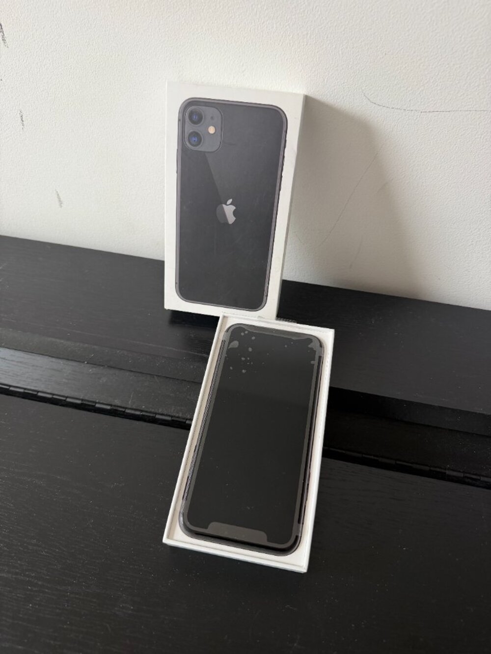 iPhone 11 64GB Black Unused In Box Original Screen Cover - Picture 3 of 4